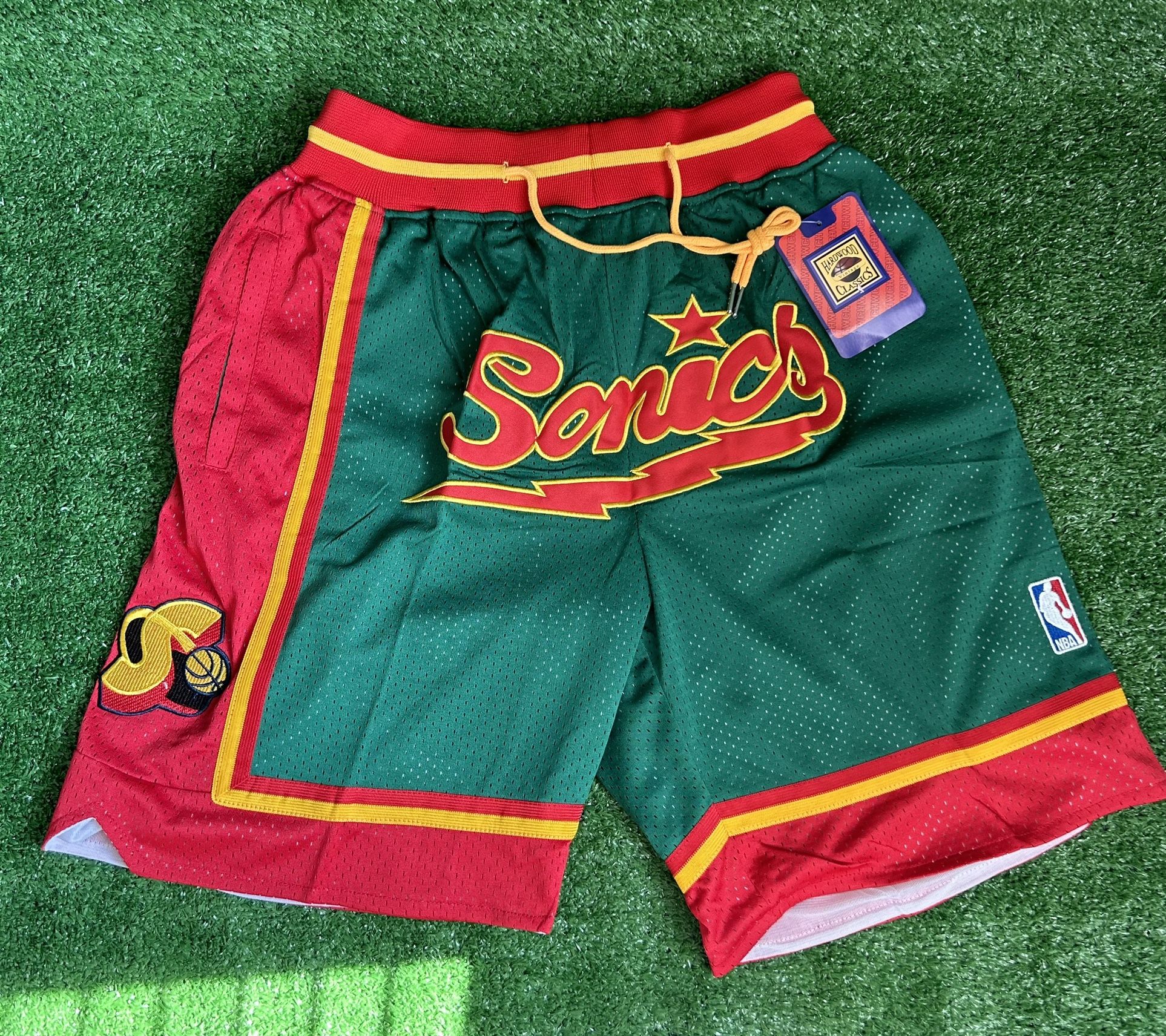SEATTLE SUPERSONICS JUST DON BASKETBALL SHORTS BRAND NEW WITH TAGS SIZES MEDIUM AND LARGE