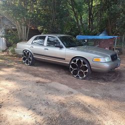 Crown Vic Police Interceptor Everything Good Clean Title   4000  His 26s On It 