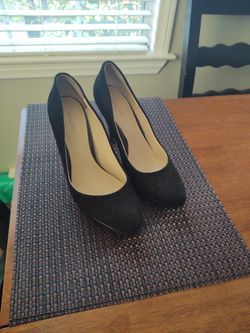 Nine West Size 9 Blk Suede Pumps. 