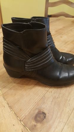 Womans boots size 8 1/2