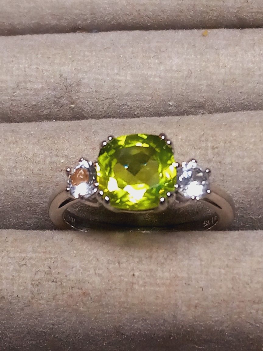 St.Silver Ring W/Green Stone-Sz 7-2.90 Grams 1st Come 1st Served 202