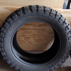 Tires 33x12.50R20 LT