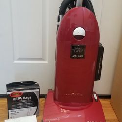 ONCE USED FOR DEMONSTRATIONS  NEW  RICCAR COMMERCIAL VACUUM  , WITH ATTACHMENTS  , EXTRA BAGS , AMAZING SUCTION  , IN THE BOX 