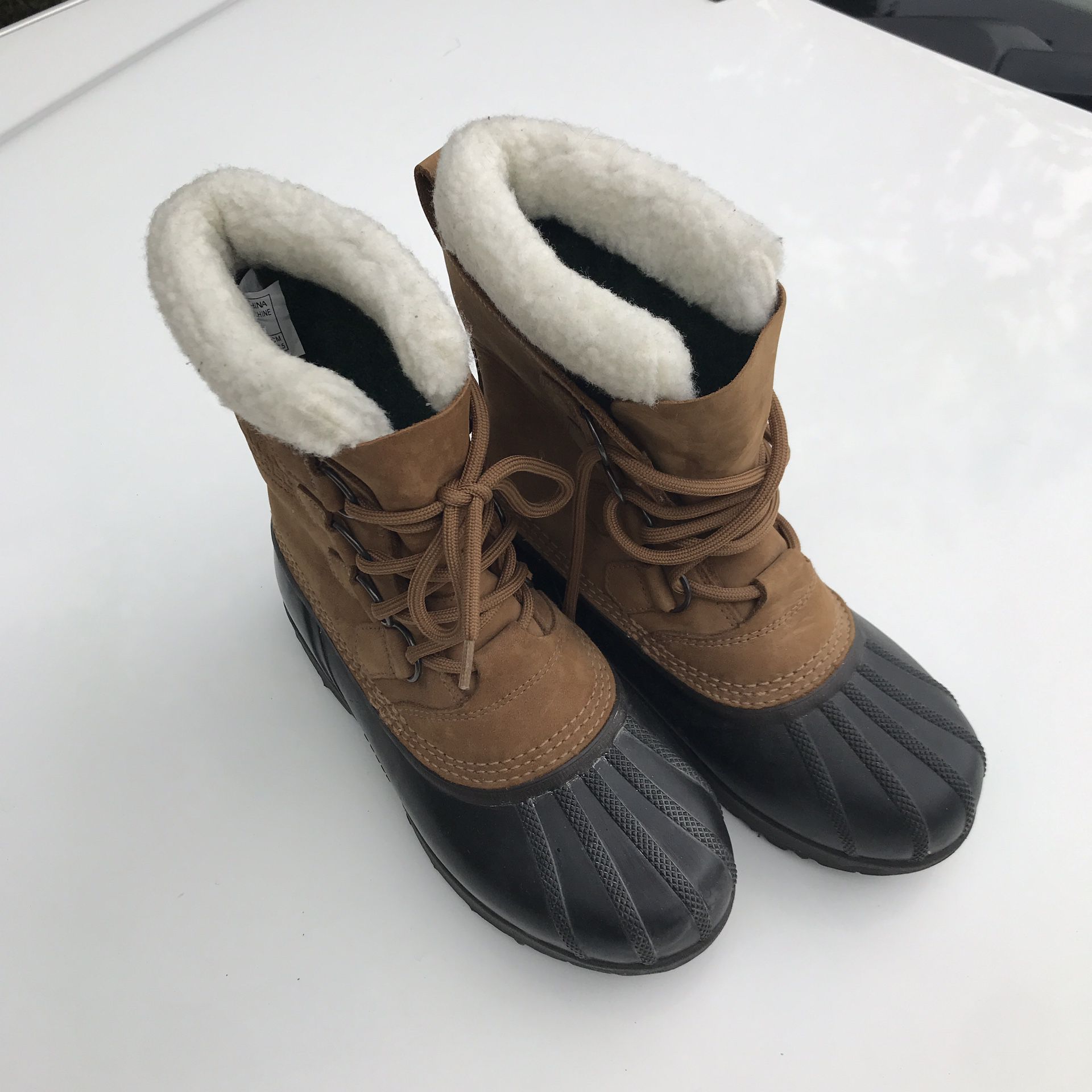 Sorel Caribou Waterproof Boots Women’s Size 6 - Worn Once!