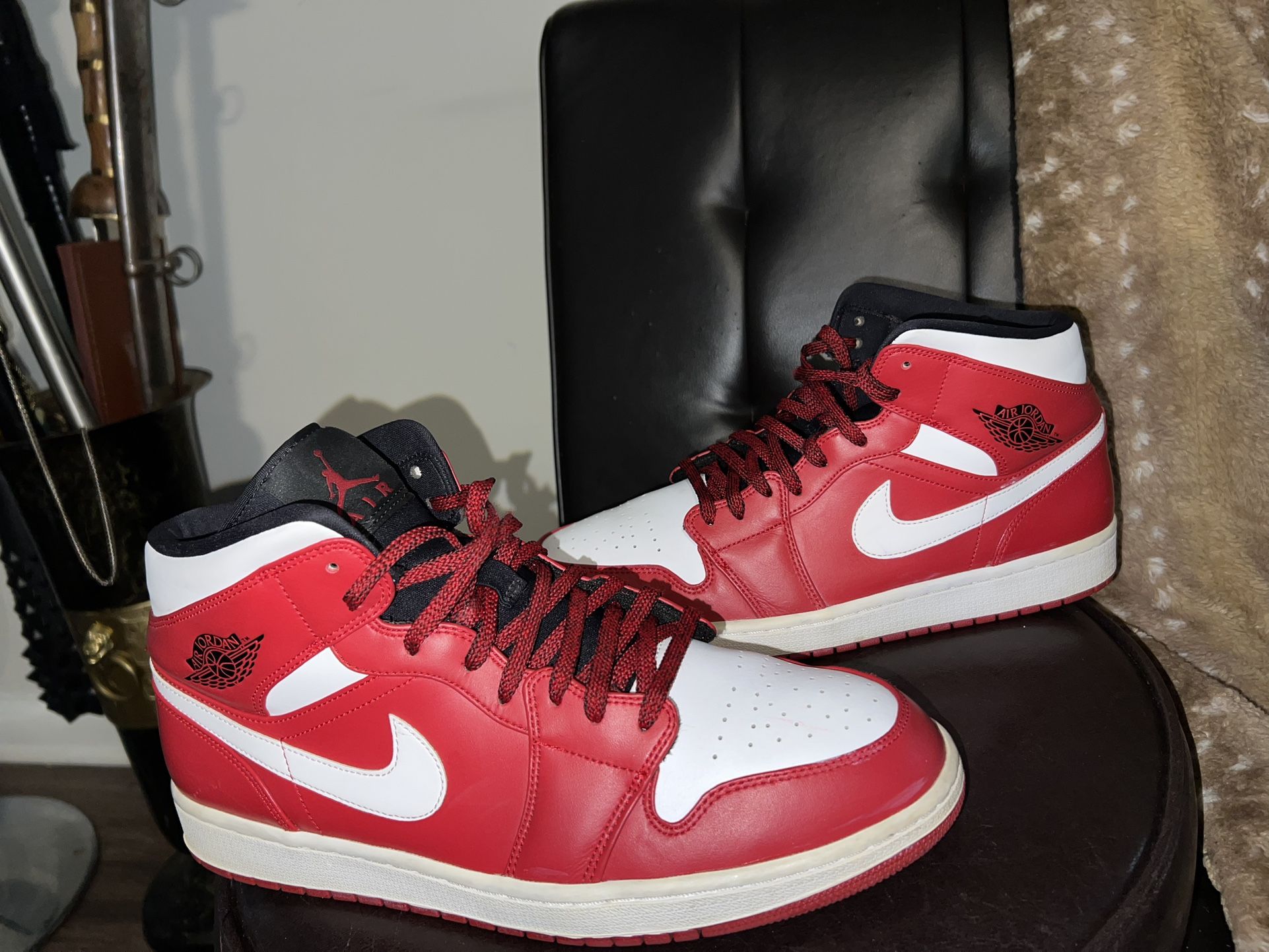 Air Jordan 2018 1 Mid 'Gym Red' size 13
