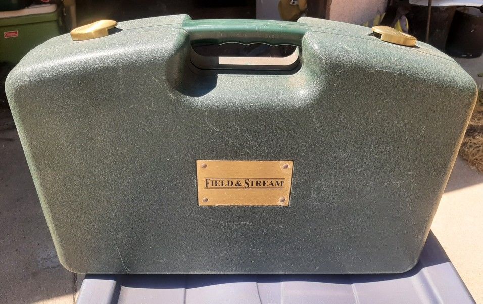 Field And Stream Deluxe Picnic Grill Set In Hard Case.