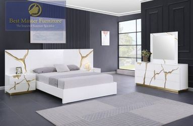 Bedroom set 4 pc Queen size White and Gold finish, New Especial price