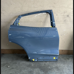 (345) 21-24 Ford part Mustang part Mach E Right rear door 2021 2022 2023 2024