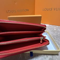 Red Wallet 