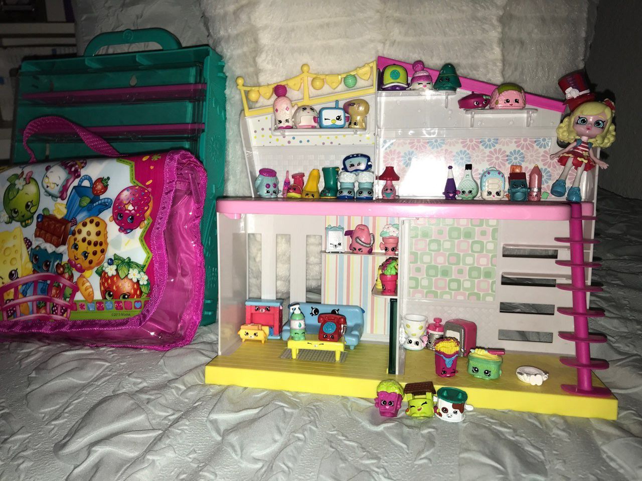 Shopkins and accessories.