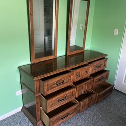 Dresser w/mirror