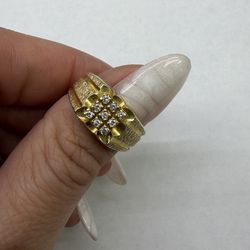 10K YELLOW GOLD RING WITH DIAMONDS , SIZE 6.5