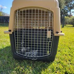 
30" Pet Carrier Crate – Hard Shell, Metal Door, Clean & Ready to Use