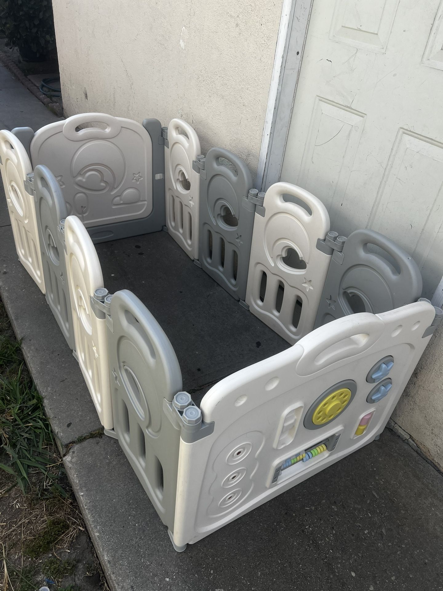 PLAY YARD