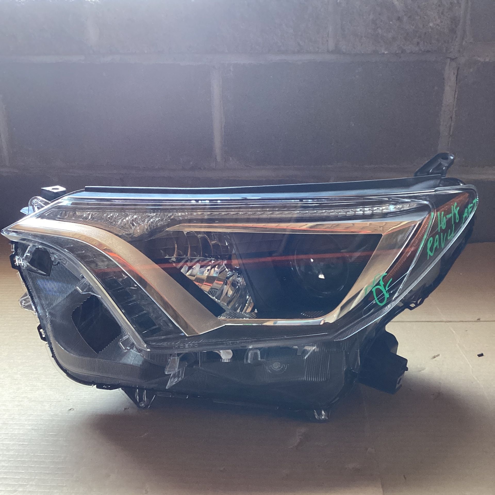 2016 RAV4 Driver Headlight HALOGEN Complete 2018 AFTERMARKET 