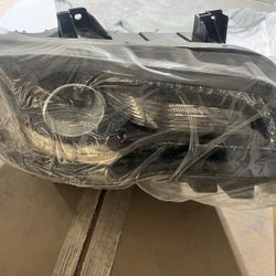 2017 - 2023 Chrysler 300 Right Headlight OEM BRAND NEW