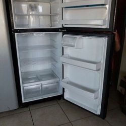 GE® 16.6 CU. FT. TOP-FREEZER REFRIGERATOR