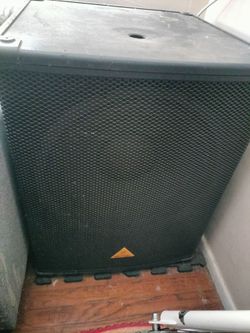 Behringer B1800 pro powered sub woofer