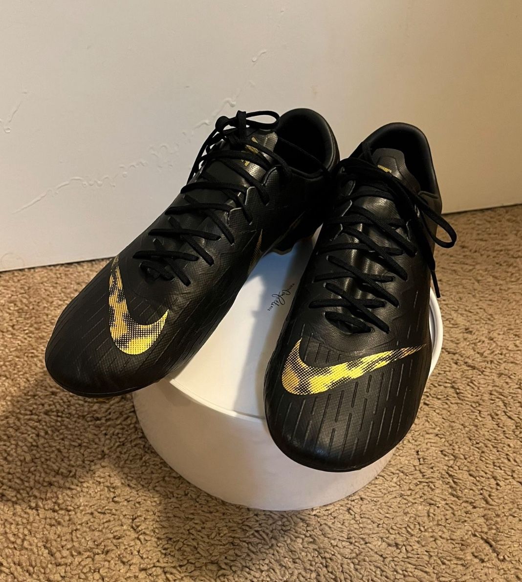 Price Just Dropped: Nike Vapor 12 Pro FG Black Metallic Vivid Gold(US 10.5) (Pick up🛒 In Bellevue) *Check out my other Posts 🎁