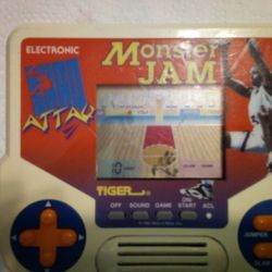 Shaq Attaq 1993 Tiger Handheld Game