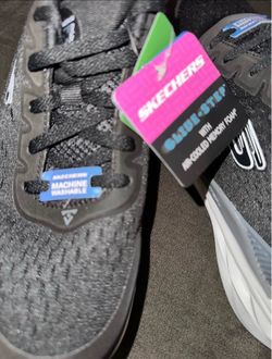 New womens black Memory foam Sketchers 7.5