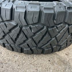 305 55 20 NITTO RIDGRAPPLER "1 used Tire"