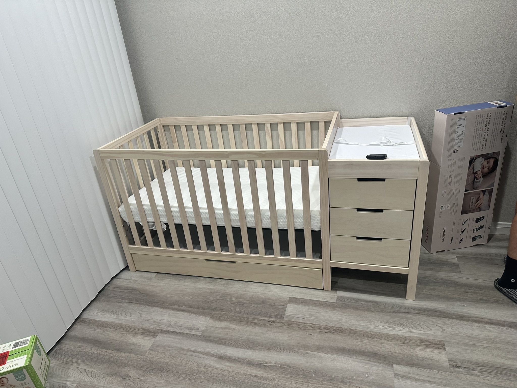 Crib With Changing Table And Mattress