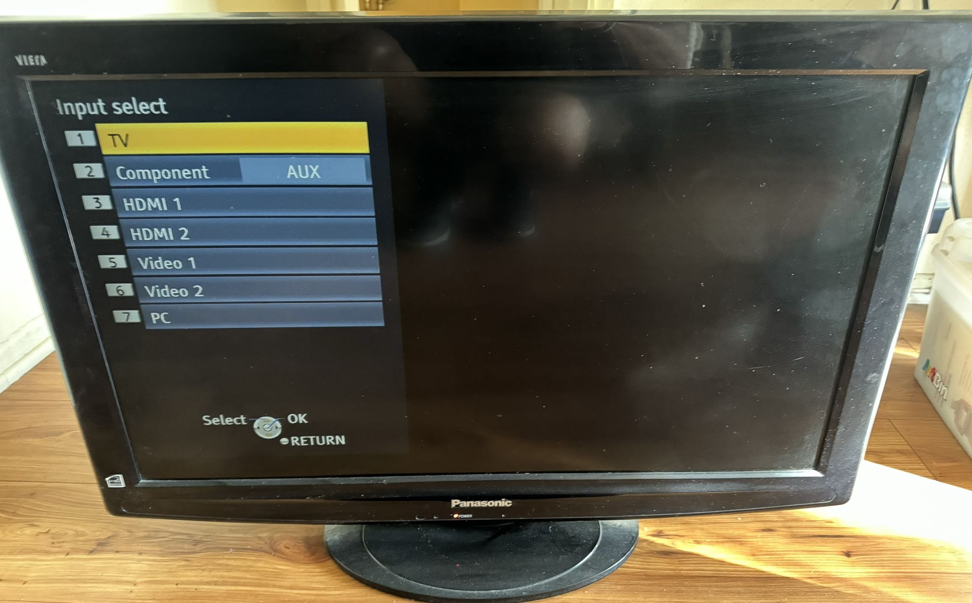 Panasonic LCD TV- TC-L32C12. 32”