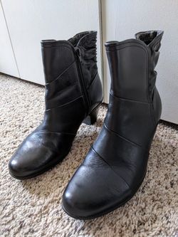 Cobb Hill Women's Leather Boots size 8M