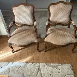Living Room Chairs 