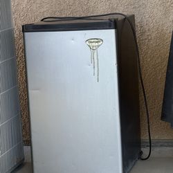 Mini fridge