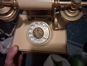 Vintage telephone excellent shape still works perfectly you won't find the lower cheaper deal online I will beat whatever price only 69.99