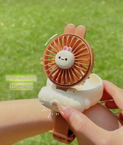 Kids' wearable fan watch