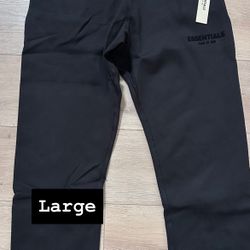 Black Essentials Sweats