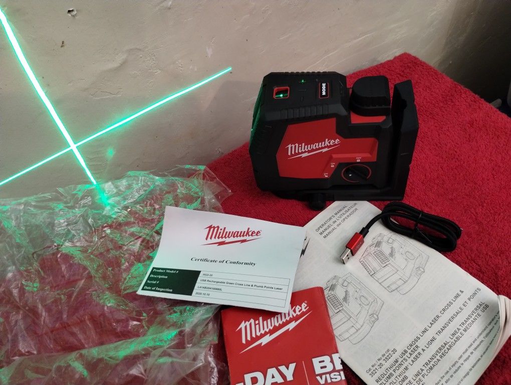 Milwaukee USB Charger Láser $$250