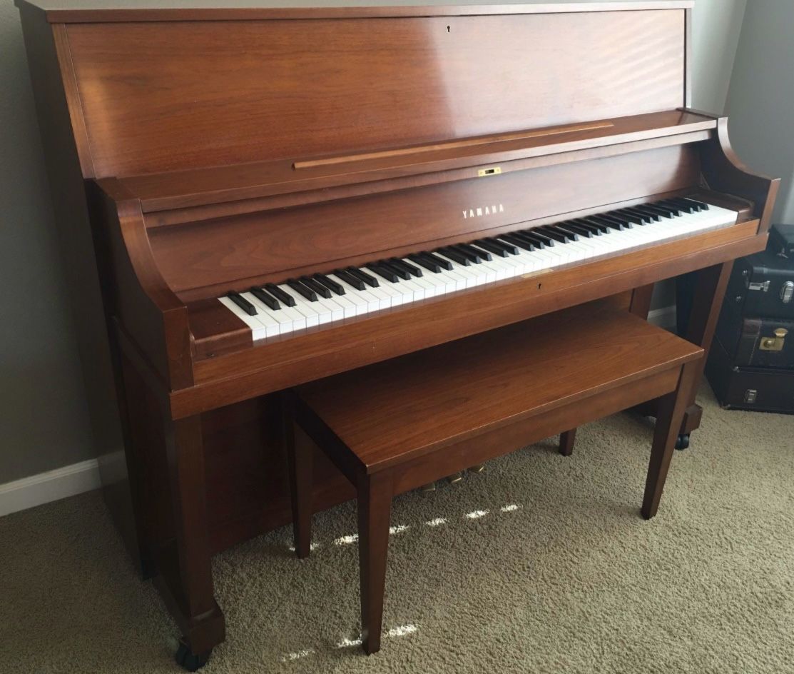 Wonderful Sound Yamaha Studio Upright Piano / Will Deliver + Tuning  