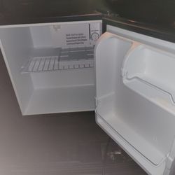 Small Mini Fridge 