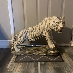 Big Tiger Statue 
