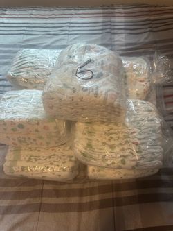 Size 6 Huggies diapers 104pc