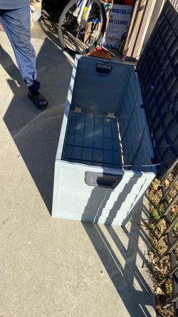 Caja de plástico. Usada