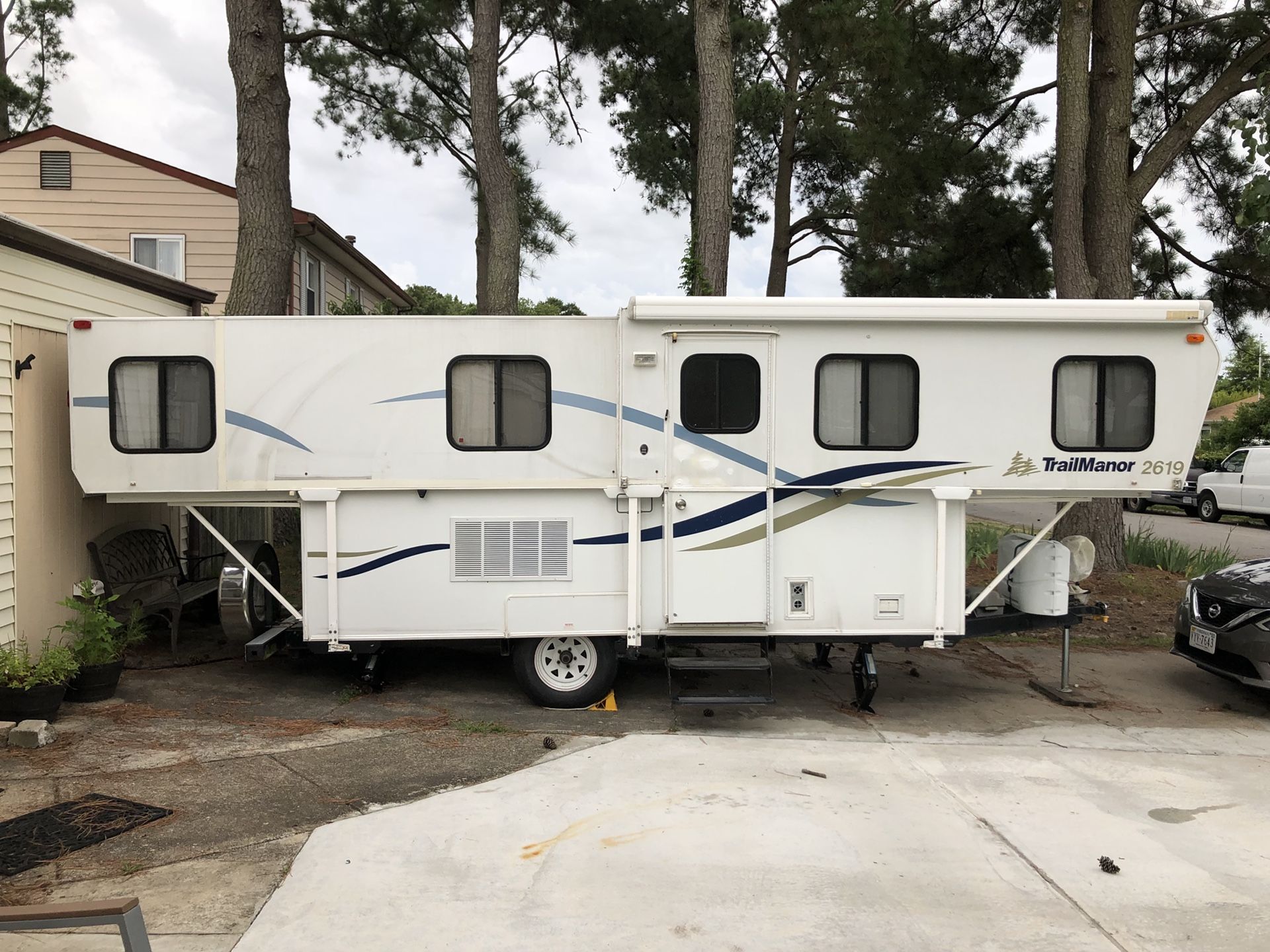 Trailmanor 2619 hard side pop up camper
