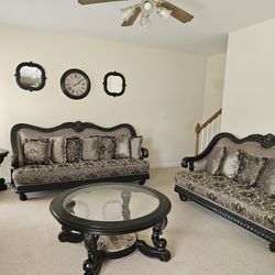 Beautiful!! Full Living Room Set in Great Condition 