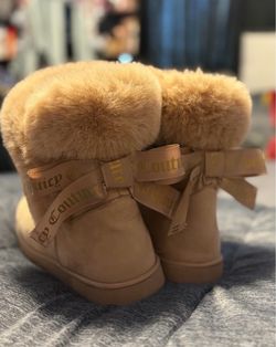 Juicy couture boots size 7