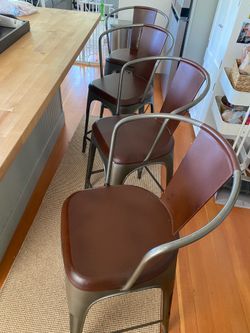 4 Metal Bar Stools