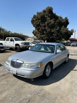 2002 Lincoln town car