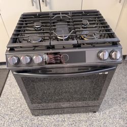 Samsung 30” Smart Gas Slide-In Range with Air Fry & Wi-Fi - Excellent Condition