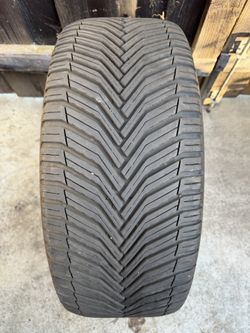 1 Michelin Tire 255/45/20