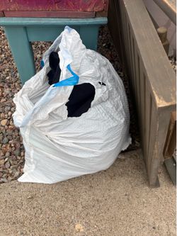 Free bag of women’s clothes-READ