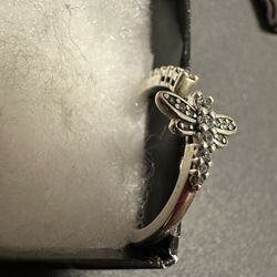 Pandora ring gently used no tags 925 sterling silver SIZE 8