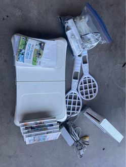 Nintendo Wii Console Bundle with Games and Accessories